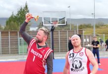 Hið árlega 3 á 3 götukörfuboltamót í Garðinum hans Gústa fór fram með glæsibrag
