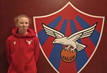 Skrifar undir sinn fyrsta meistaraflokkssamning